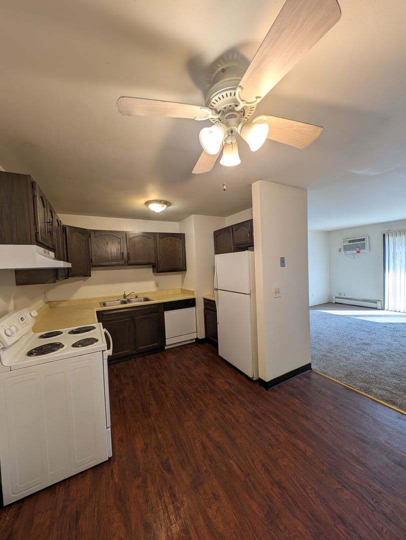 Appleton Apartment: 209 Royal Ct
