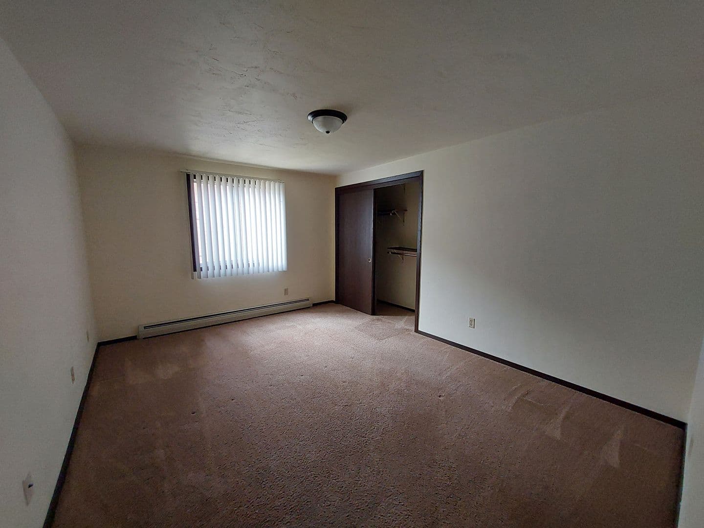 Green Bay Apartment: 1398 Kingston Terrace