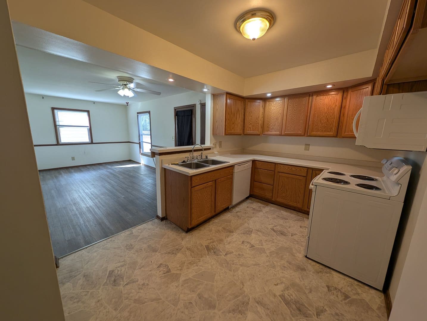 Brookfield Apartment: 1345 Dover Place