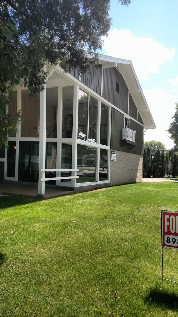 New Holstein Apartment: 2129 Randolph Ave