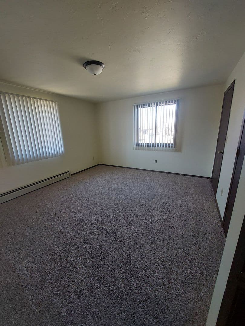 Green Bay Apartment: 1398 Kingston Terrace