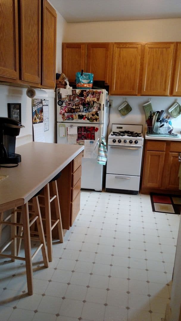 Milwaukee Apartment: 2577-79-81 N Stowell Ave
