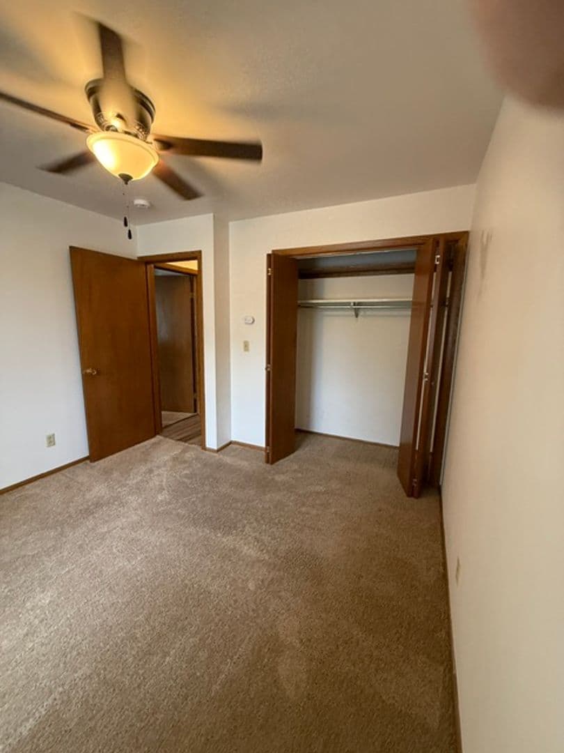 New Holstein Apartment: 1700 Jackson St