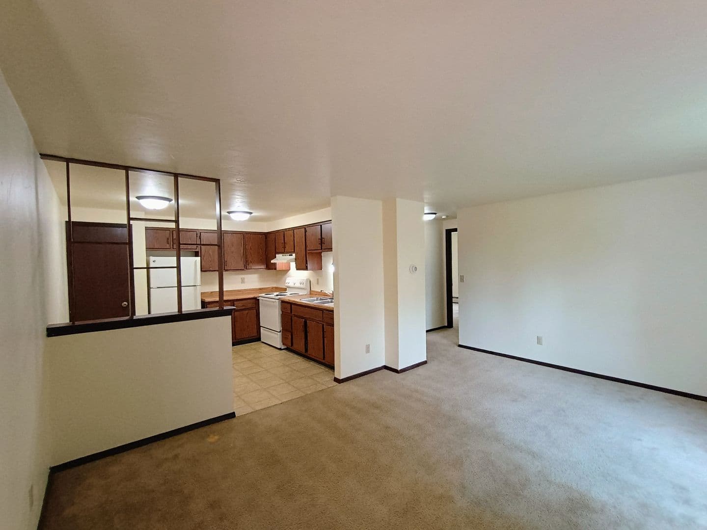 Green Bay Apartment: 1398 Kingston Terrace