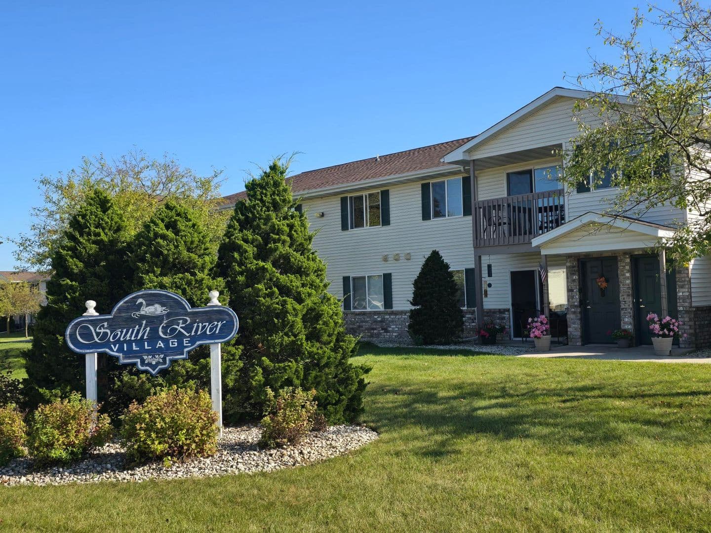 Plymouth Apartment: 225 S River Blvd