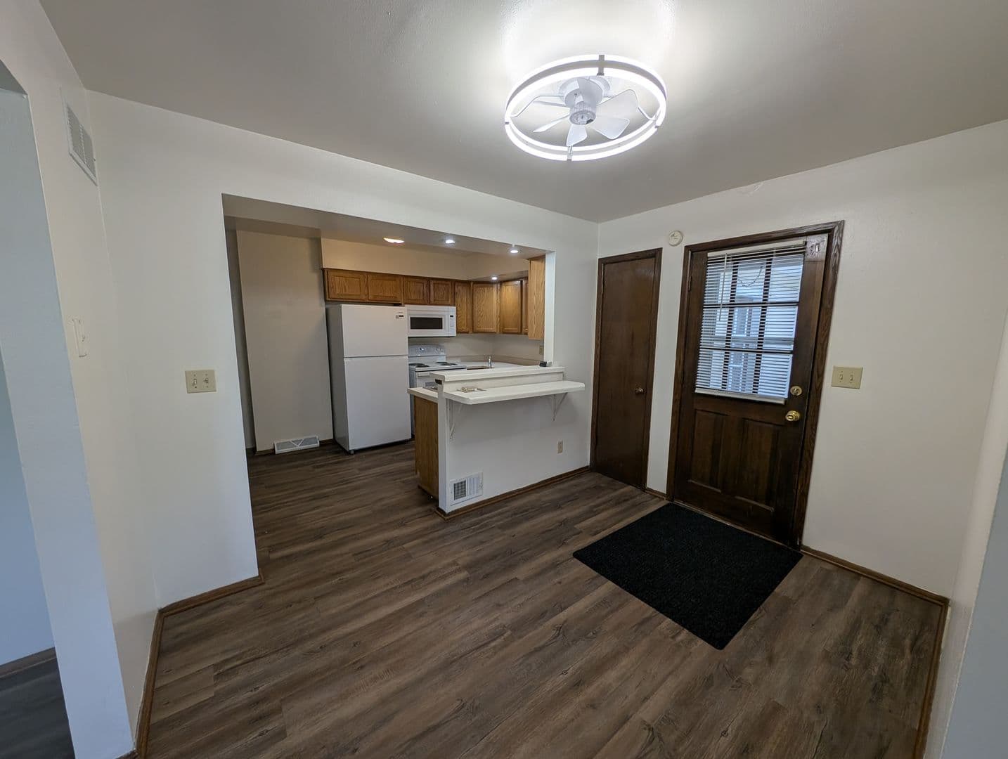 Brookfield Apartment: 1345 Dover Place