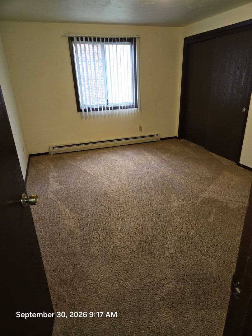 Green Bay Apartment: 1398 Kingston Terrace