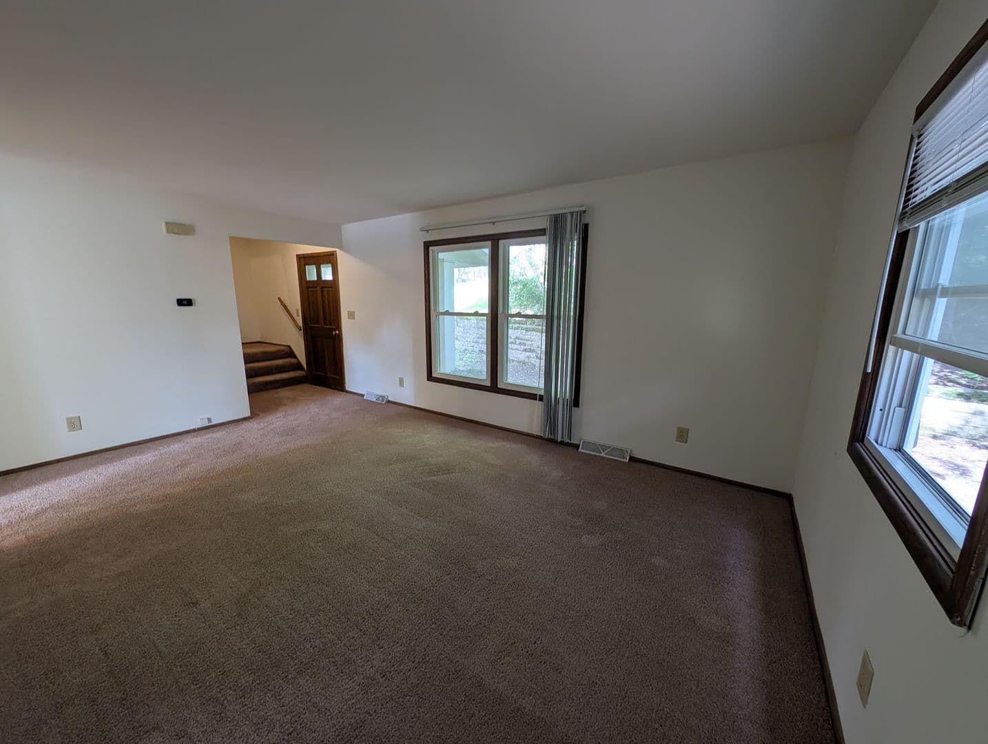 Brookfield Apartment: 1345 Dover Place