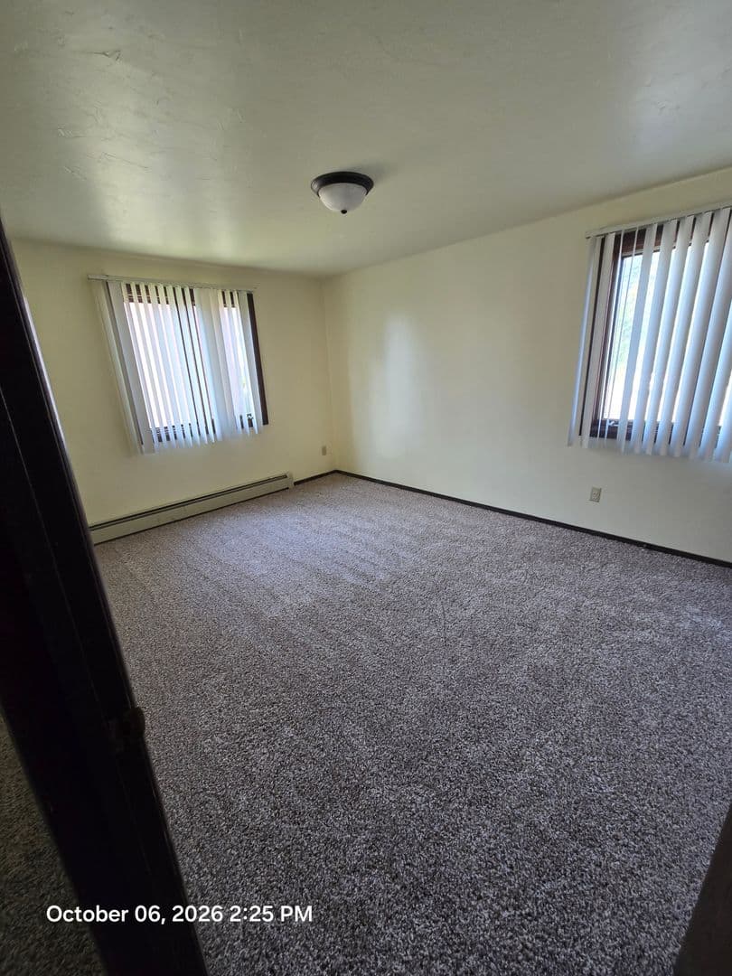Green Bay Apartment: 1398 Kingston Terrace