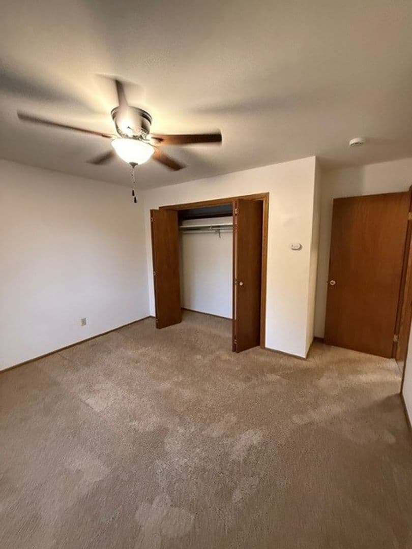 New Holstein Apartment: 1700 Jackson St