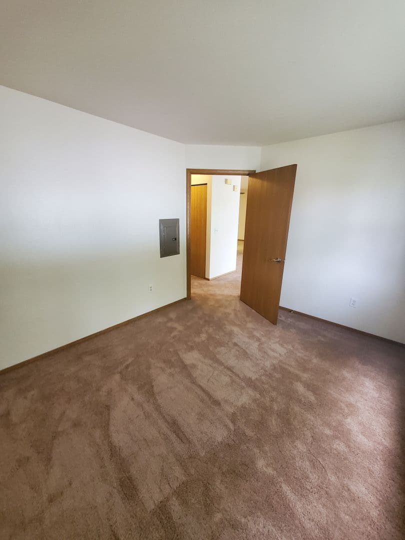 Plymouth Apartment: 225 S River Blvd