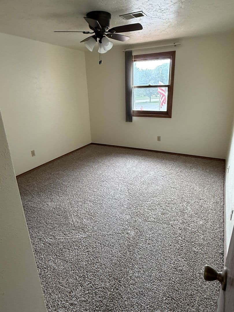 DePere Apartment: 1901 Ridgeway Dr