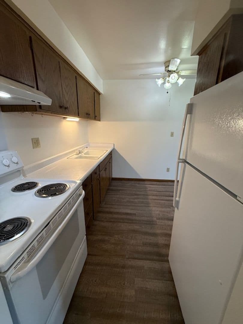 New Holstein Apartment: 2129 Randolph Ave