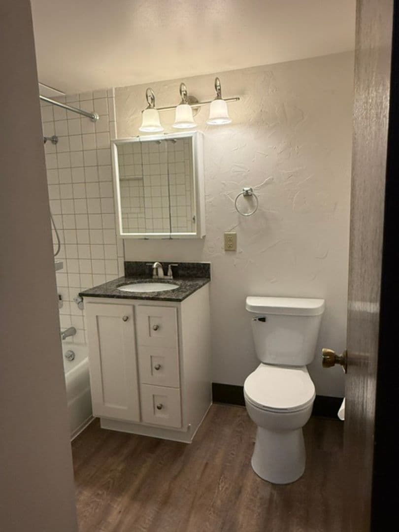 New Holstein Apartment: 2129 Randolph Ave