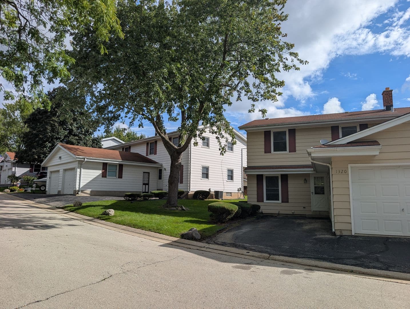 Brookfield Apartment: 1345 Dover Place