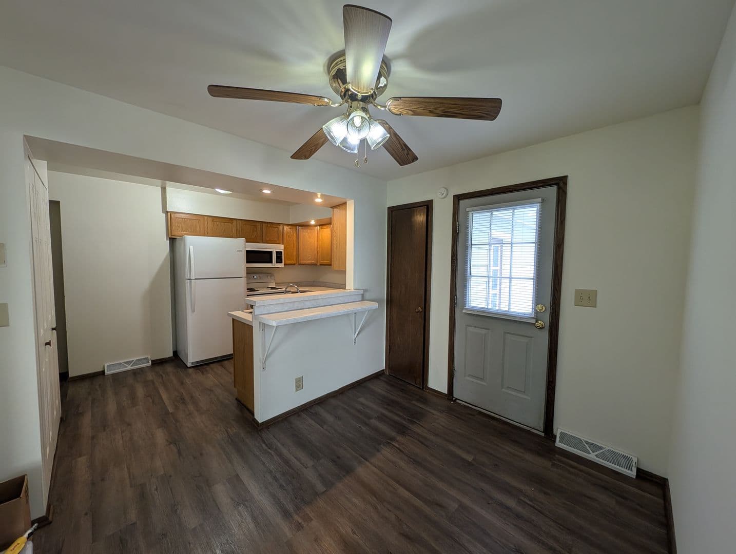Brookfield Apartment: 1345 Dover Place