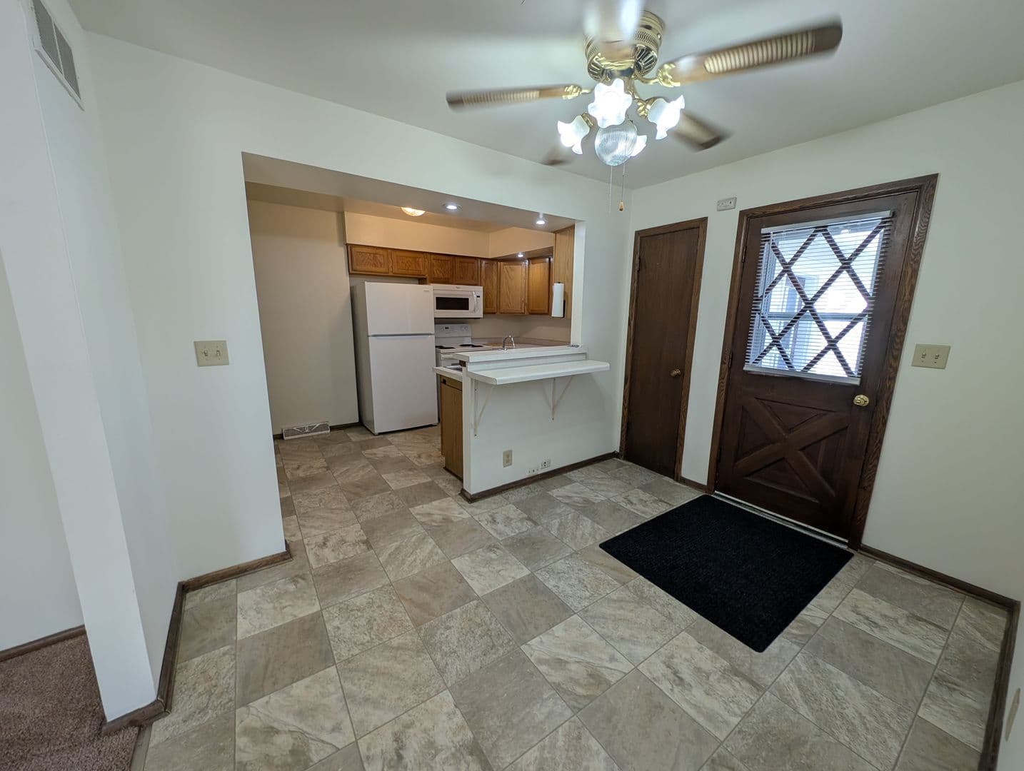 Brookfield Apartment: 1345 Dover Place