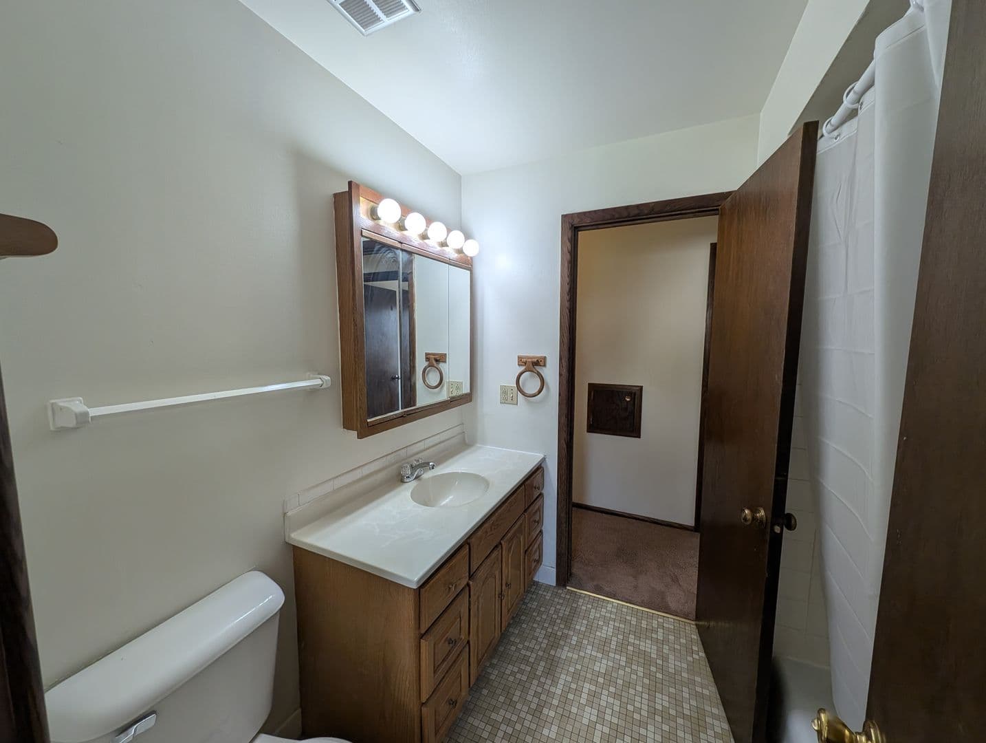 Brookfield Apartment: 1345 Dover Place