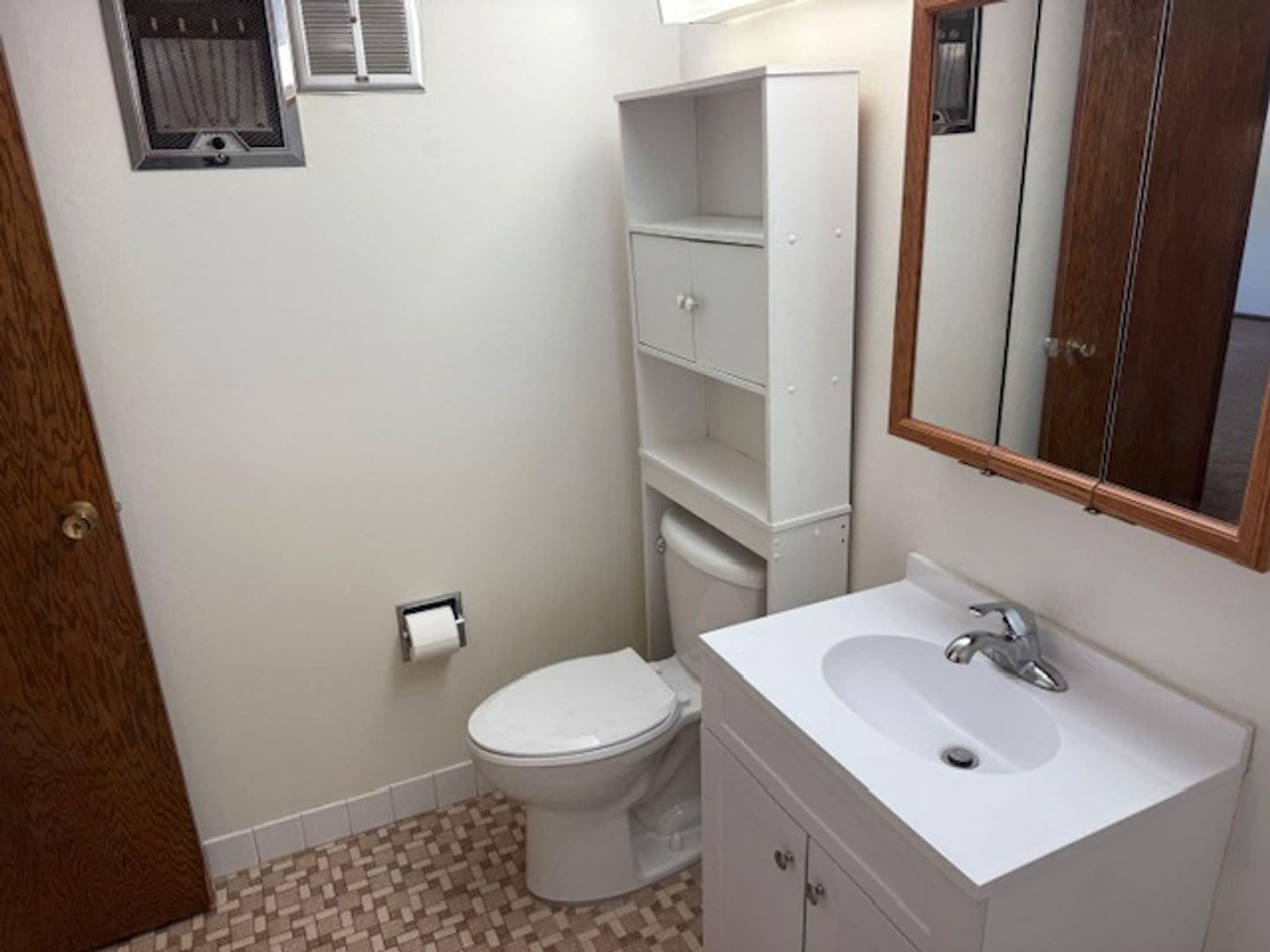 New Holstein Apartment: 2129 Randolph Ave