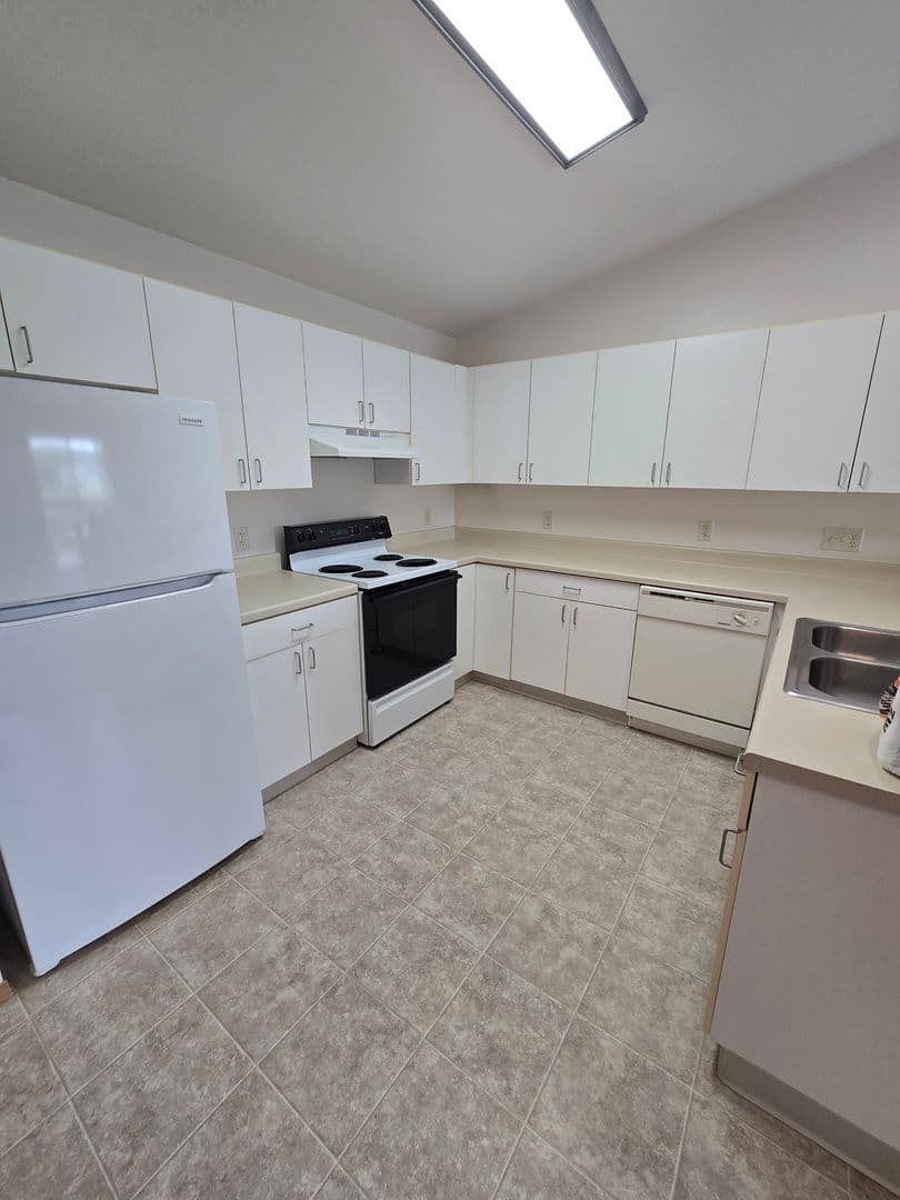 Plymouth Apartment: 225 S River Blvd