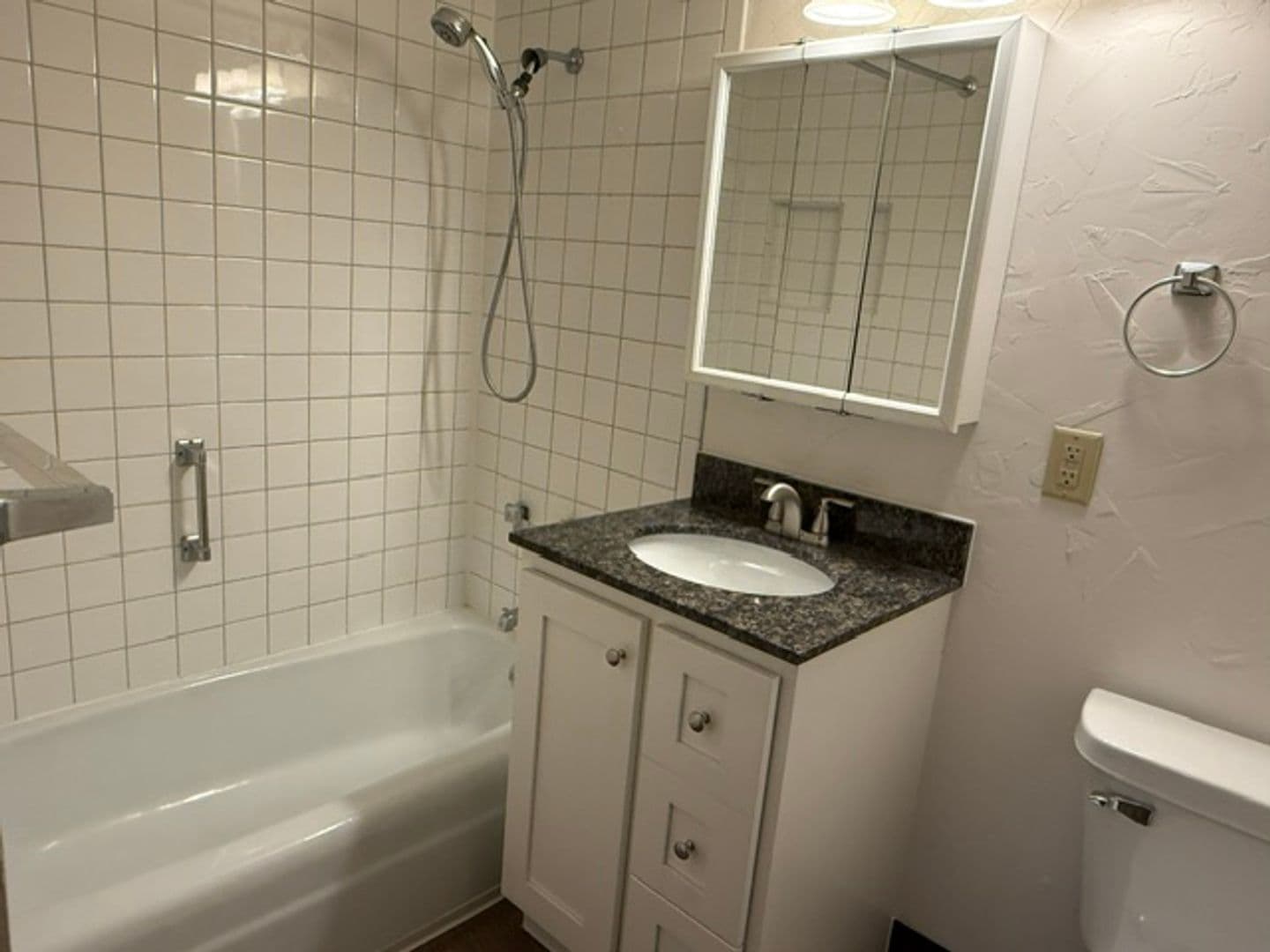 New Holstein Apartment: 2129 Randolph Ave