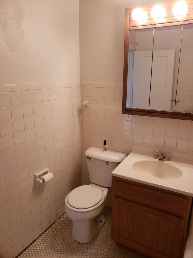 Milwaukee Apartment: 2577-79-81 N Stowell Ave