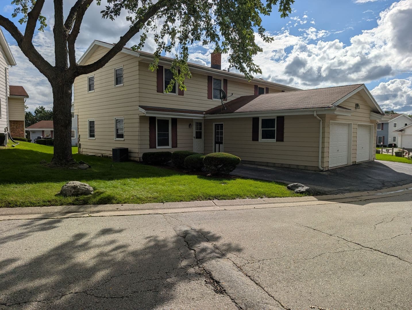 Brookfield Apartment: 1345 Dover Place