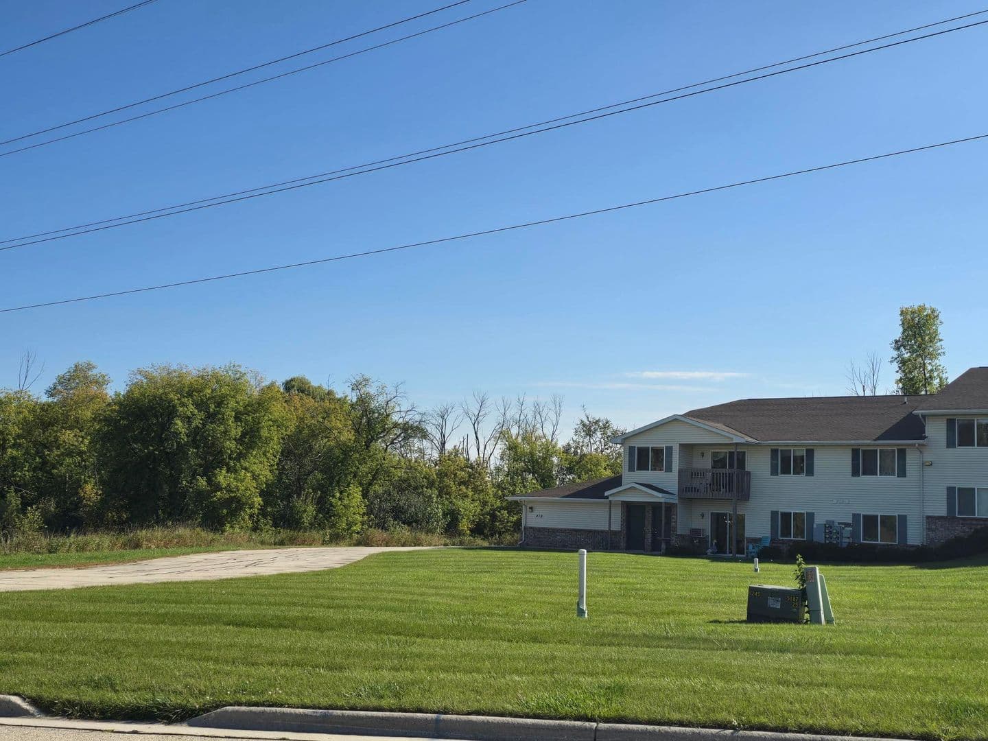 Plymouth Apartment: 225 S River Blvd