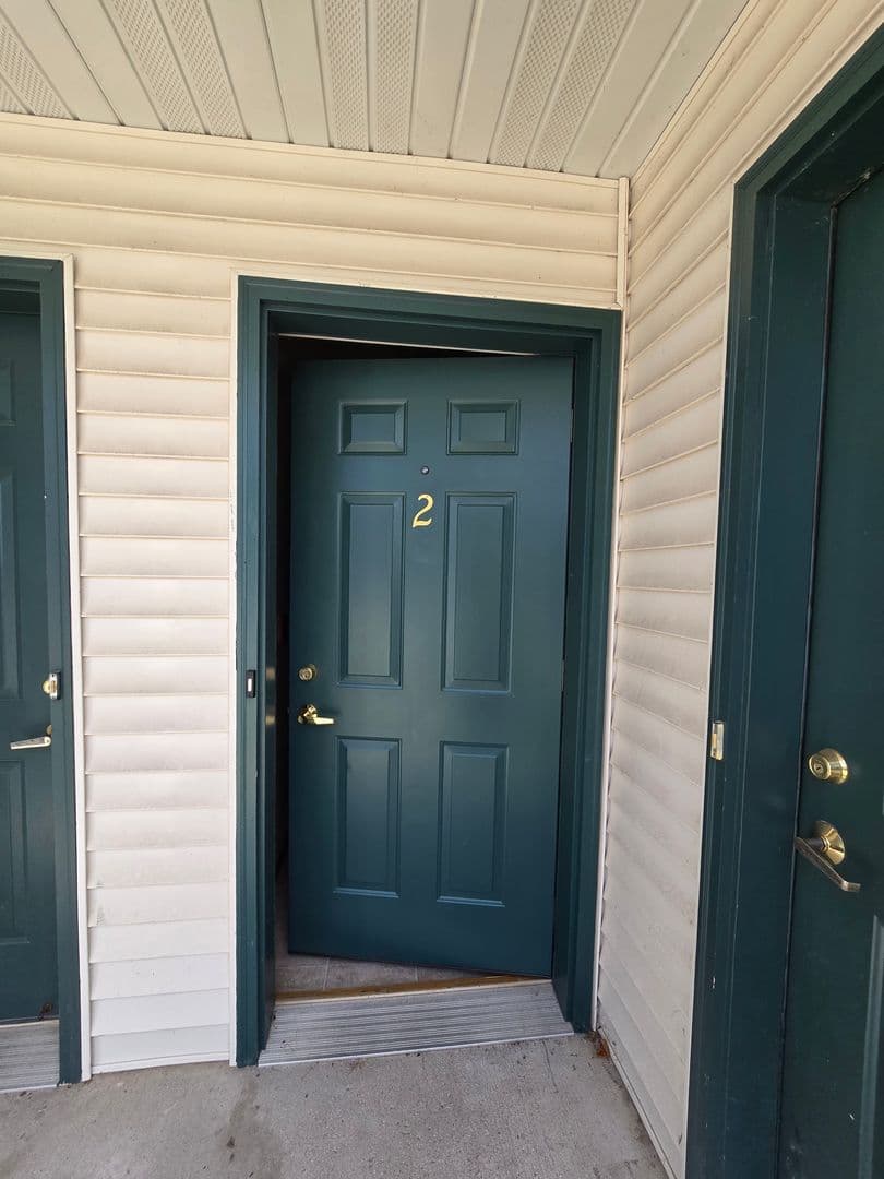 Plymouth Apartment: 225 S River Blvd