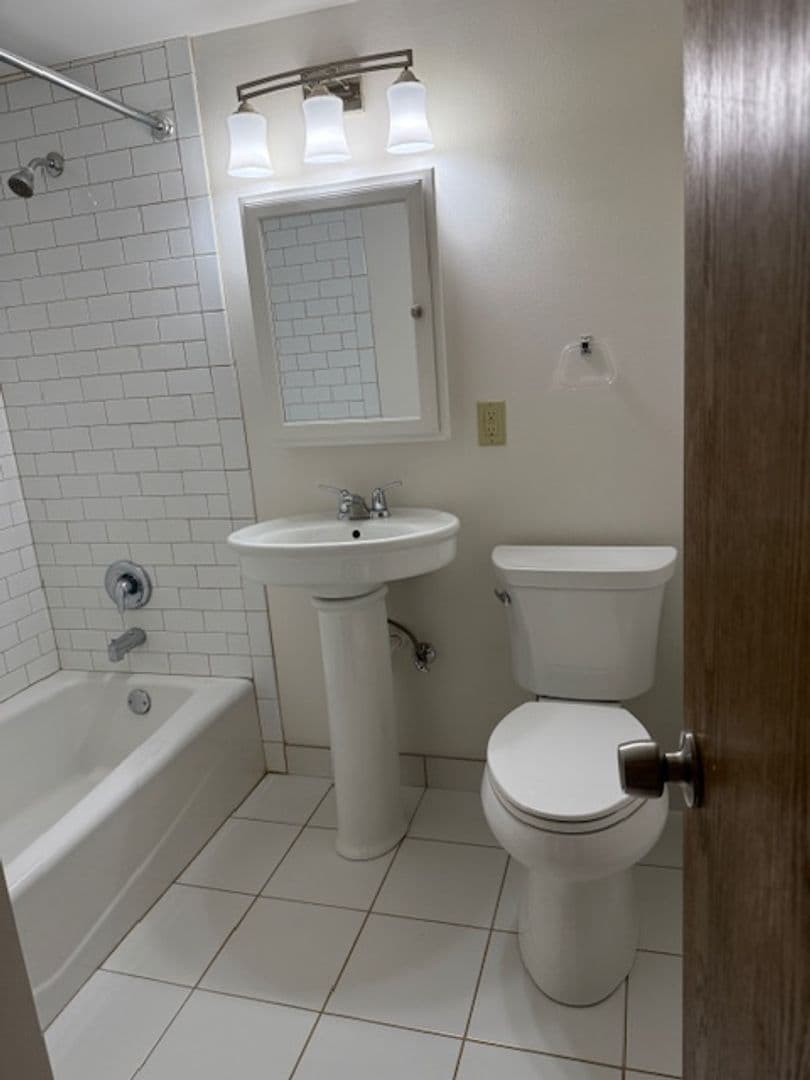 New Holstein Apartment: 2129 Randolph Ave