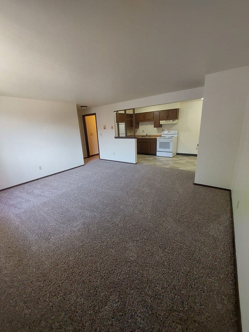 Green Bay Apartment: 1398 Kingston Terrace