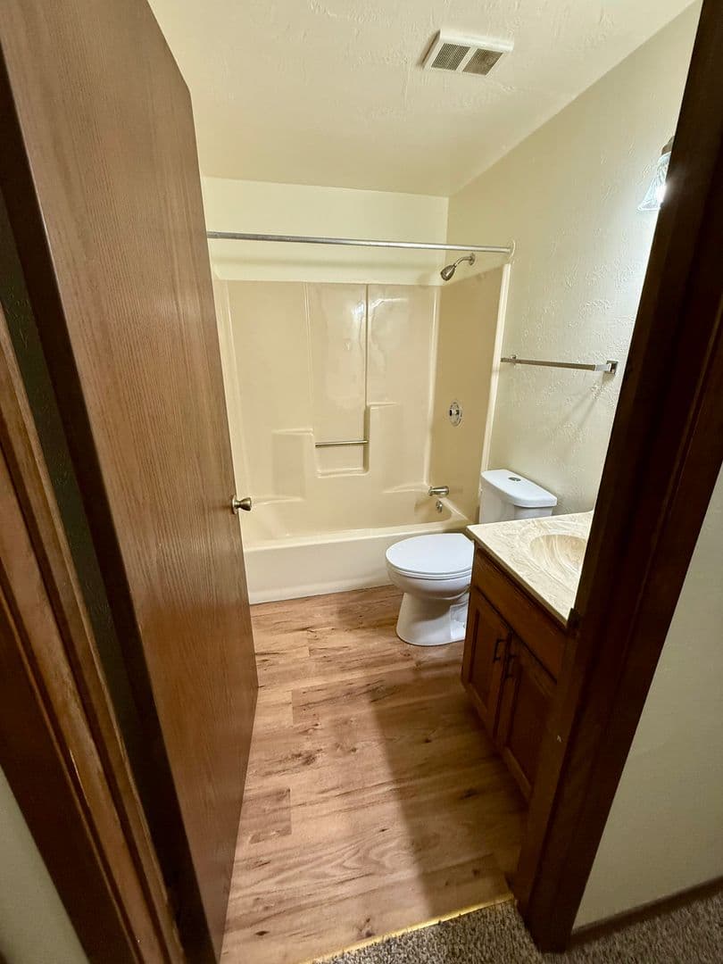 DePere Apartment: 1901 Ridgeway Dr