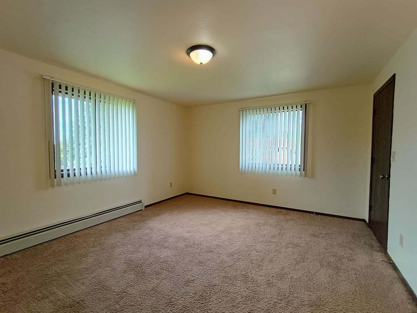 Green Bay Apartment: 1398 Kingston Terrace