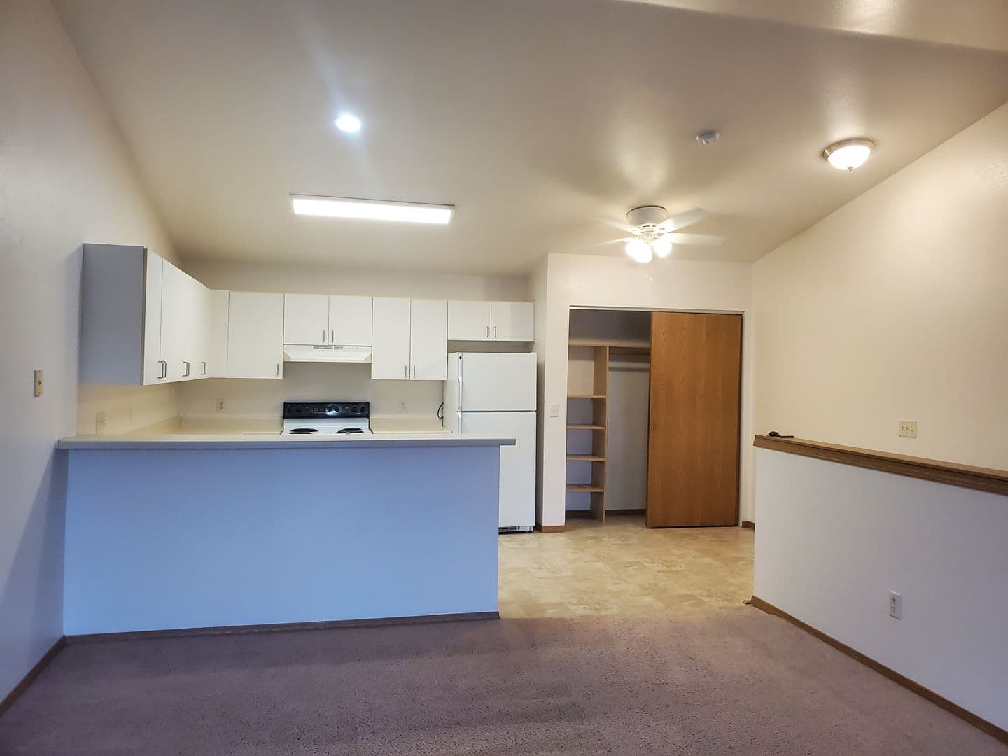 Plymouth Apartment: 225 S River Blvd