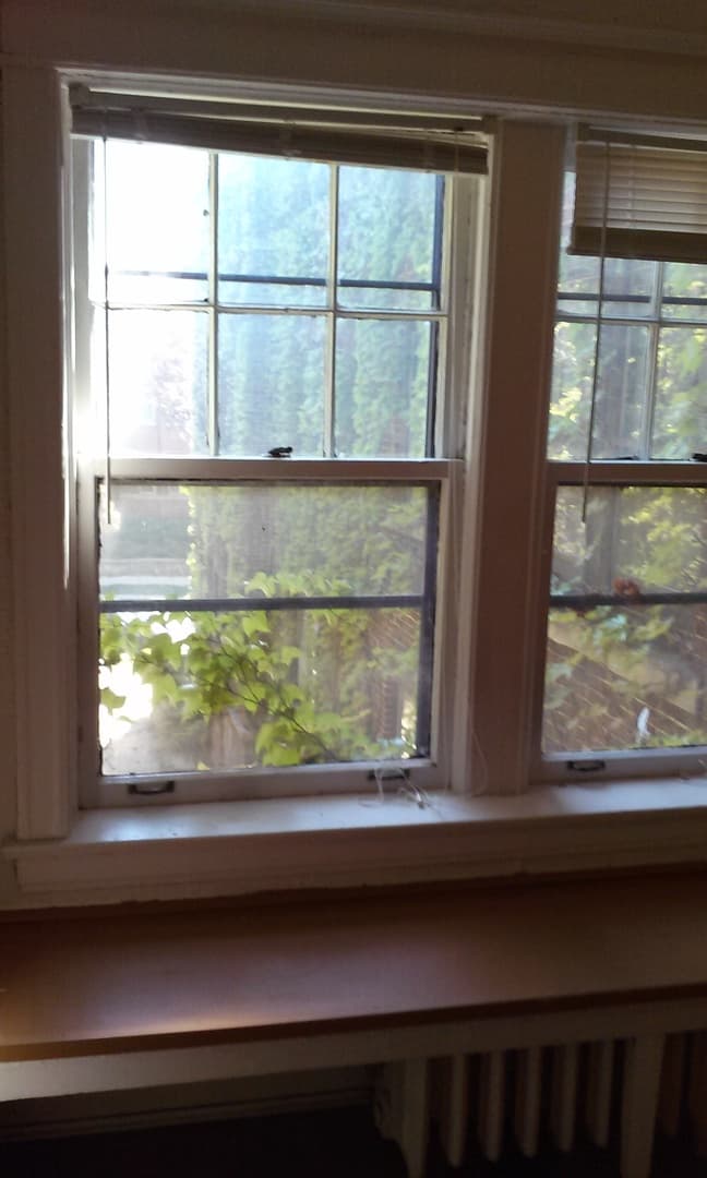 Milwaukee Apartment: 2577-79-81 N Stowell Ave