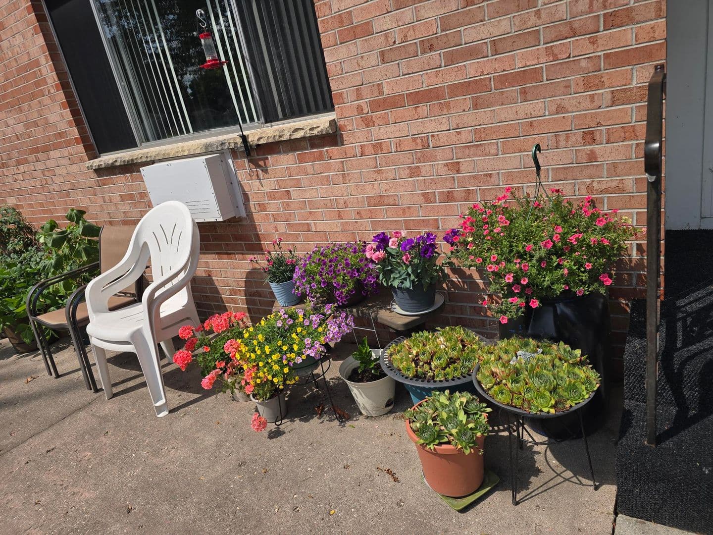 New Holstein Apartment: 1700 Jackson St