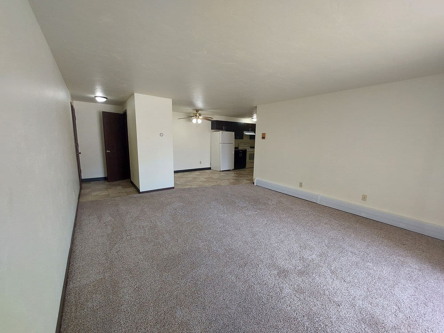 Green Bay Apartment: 1398 Kingston Terrace