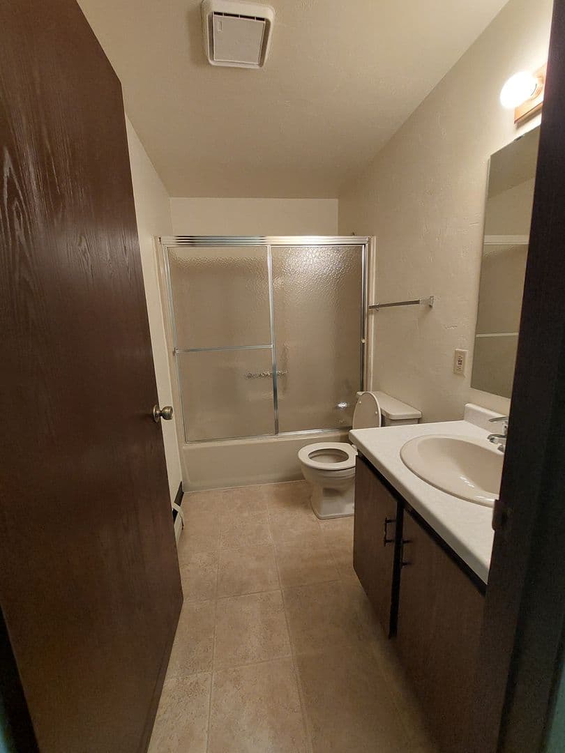 Green Bay Apartment: 1398 Kingston Terrace