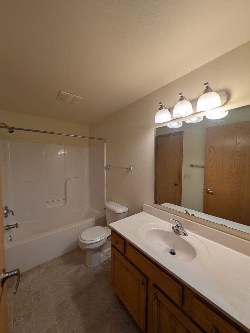 Green Bay Apartment: 2970 Mossy Oak Cir