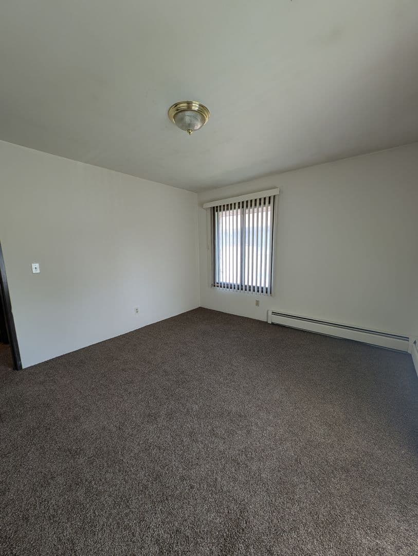 Appleton Apartment: 209 Royal Ct