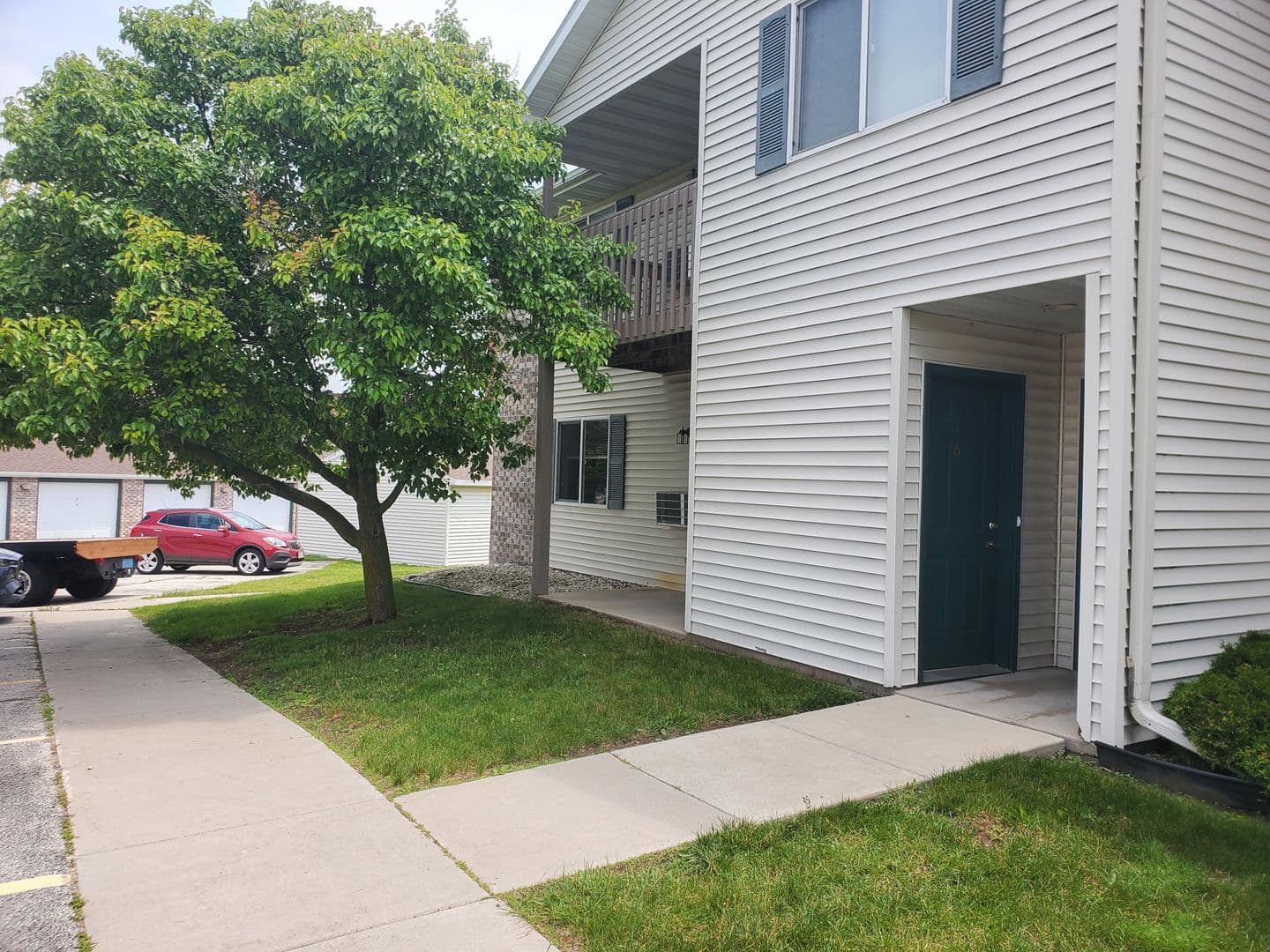 Plymouth Apartment: 225 S River Blvd