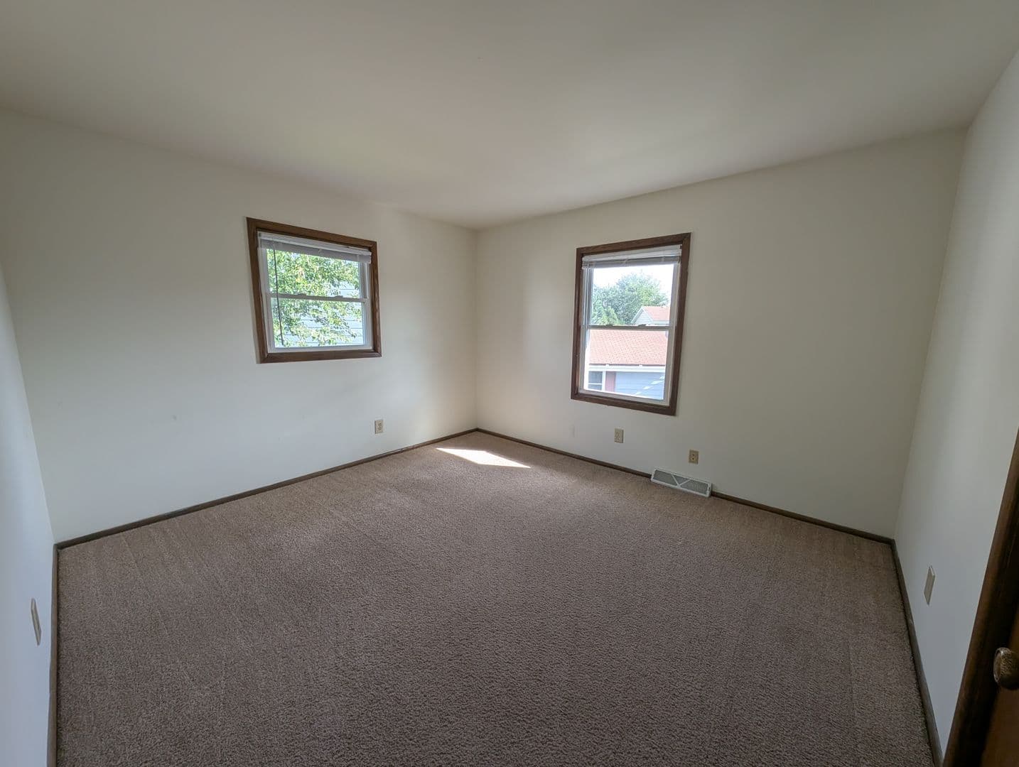 Brookfield Apartment: 1345 Dover Place