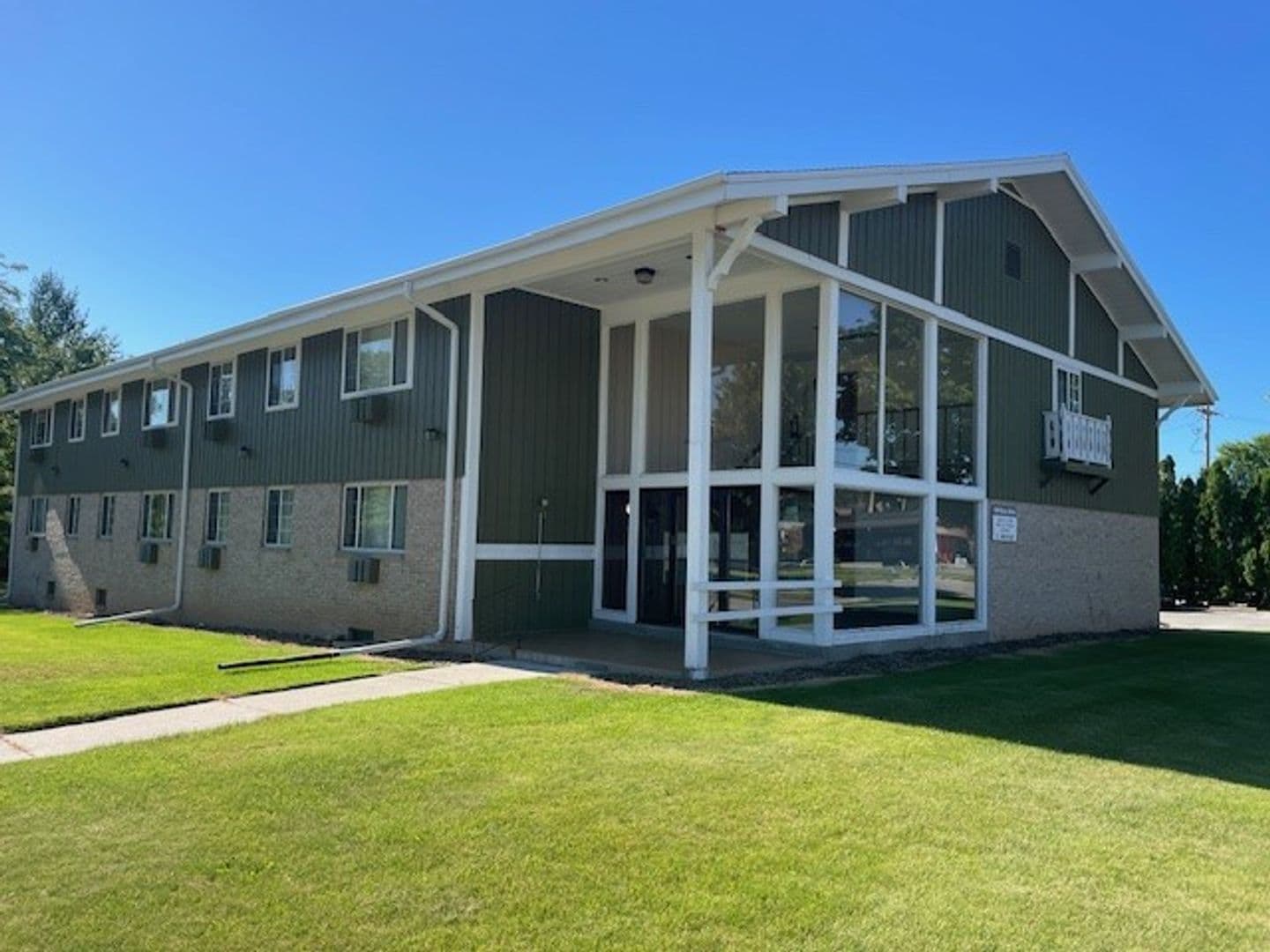 New Holstein Apartment: 2129 Randolph Ave