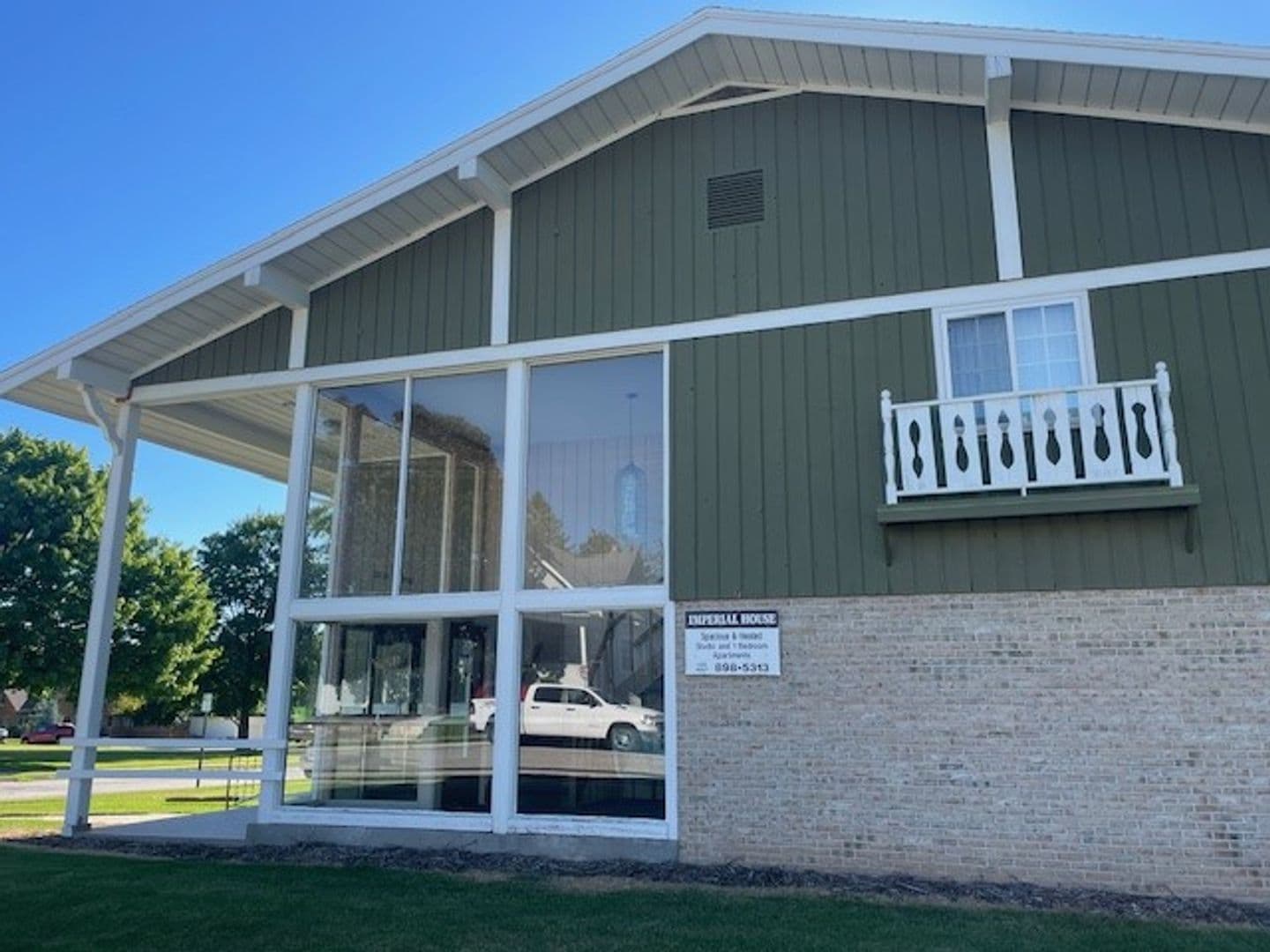 New Holstein Apartment: 2129 Randolph Ave