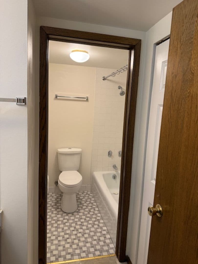 New Holstein Apartment: 2129 Randolph Ave