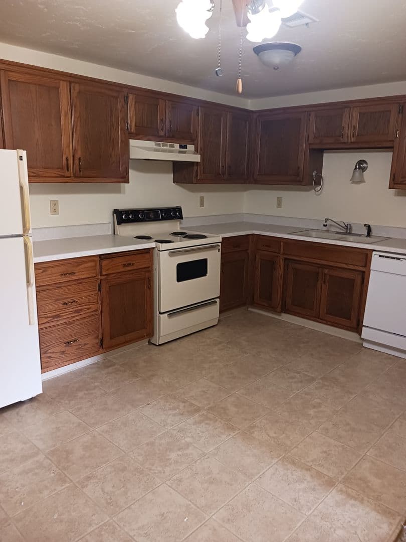Green Bay Apartment: 2970 Mossy Oak Cir