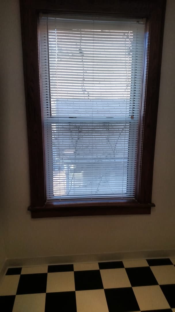 Milwaukee Apartment: 2583 N. Murray Ave.