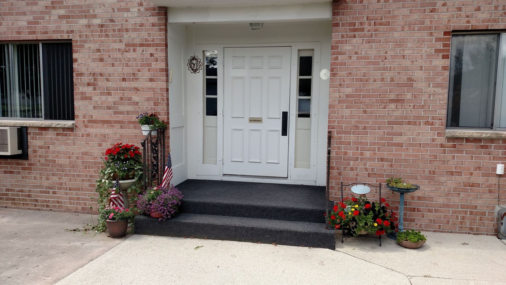 New Holstein Apartment: 1700 Jackson St