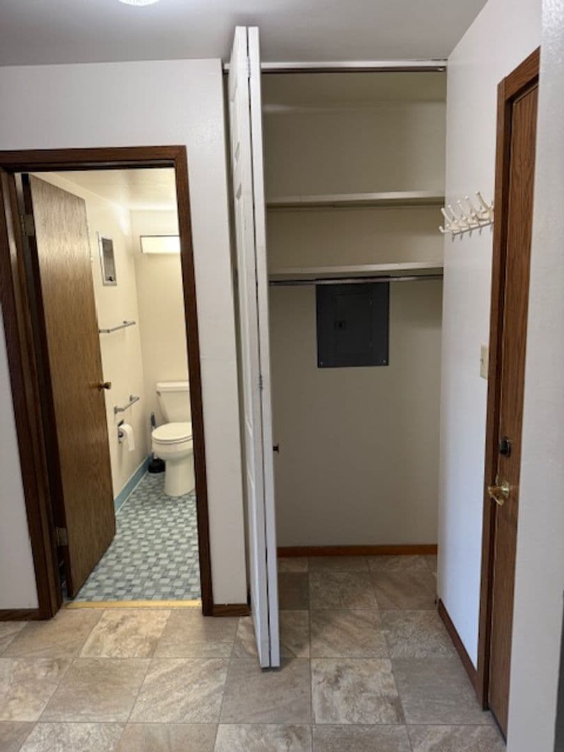 New Holstein Apartment: 2129 Randolph Ave