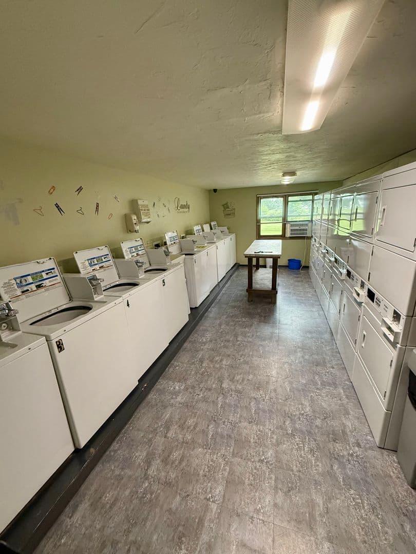 DePere Apartment: 1901 Ridgeway Dr